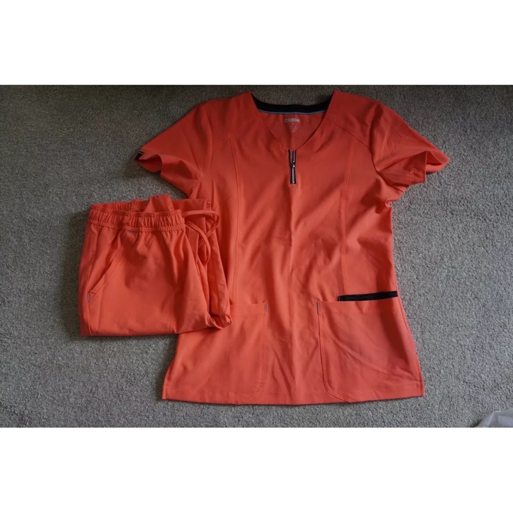 XS top and S pants Scrubs